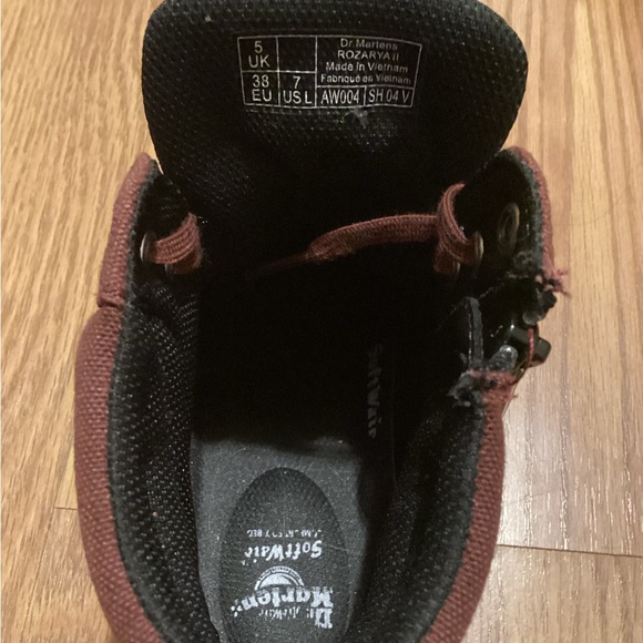 Women’s shoes high top size 7 brand Airwair wine color pre owned good condition - Picture 9 of 9